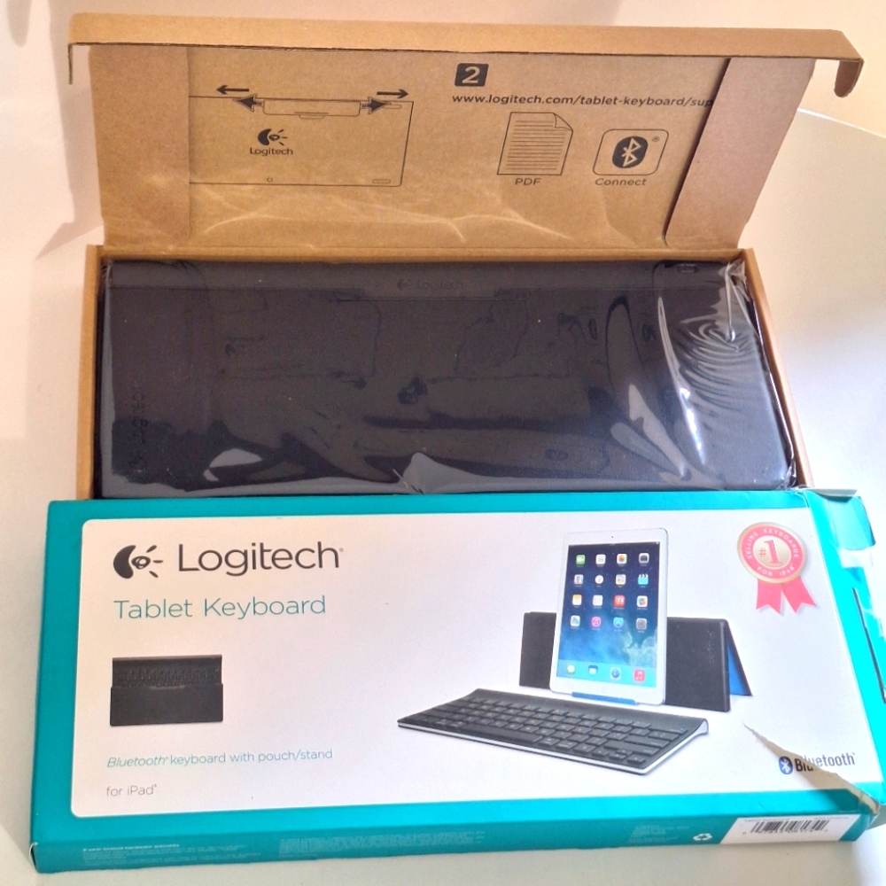 Logitech Bluetooth Keyboard And Pouch For iPad Black Brand New Sealed In Plastic